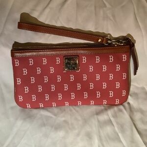 Wristlet purse